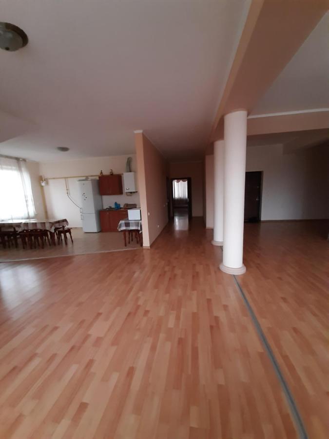 Apartments On Parkaniya 2A Мукачево Экстерьер фото