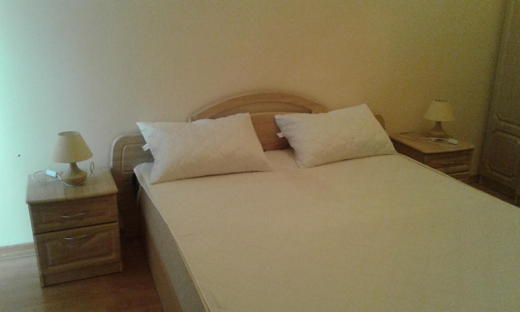 Apartments On Parkaniya 2A Мукачево Экстерьер фото