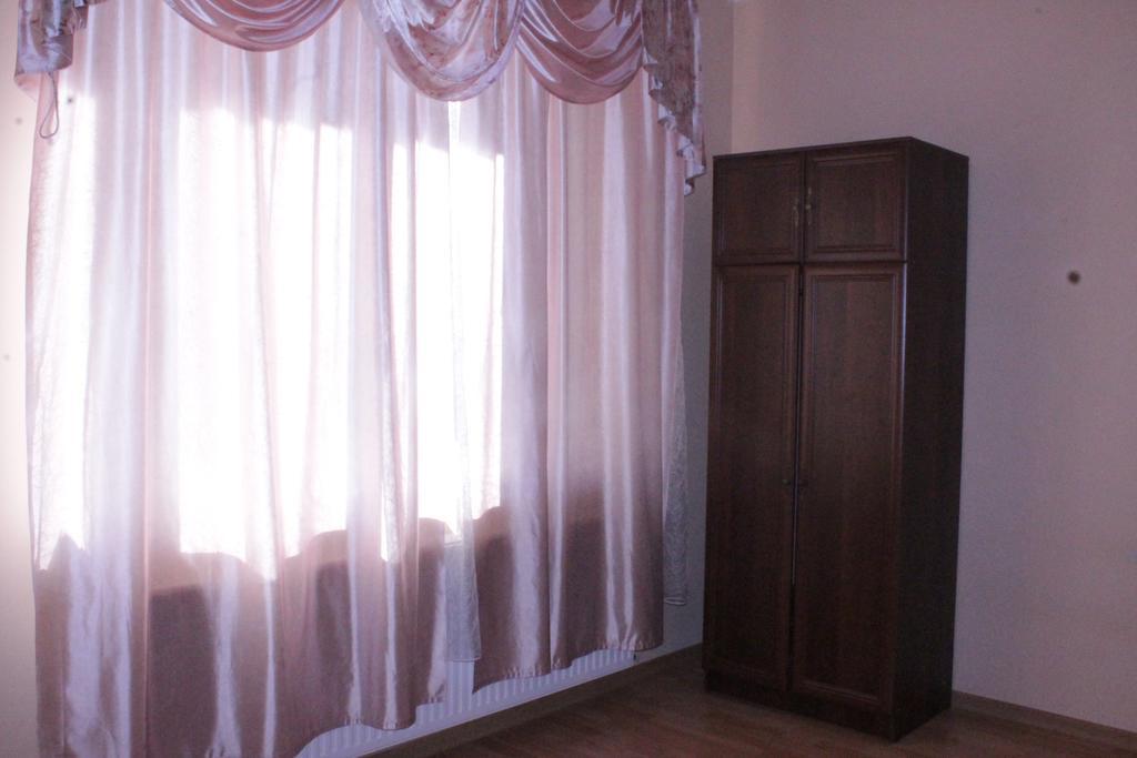 Apartments On Parkaniya 2A Мукачево Экстерьер фото