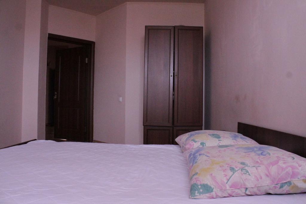 Apartments On Parkaniya 2A Мукачево Экстерьер фото