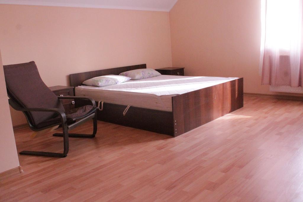 Apartments On Parkaniya 2A Мукачево Экстерьер фото