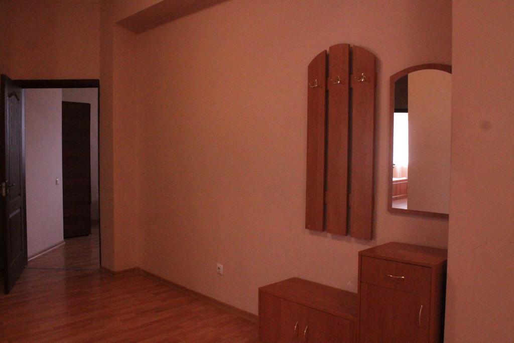 Apartments On Parkaniya 2A Мукачево Экстерьер фото
