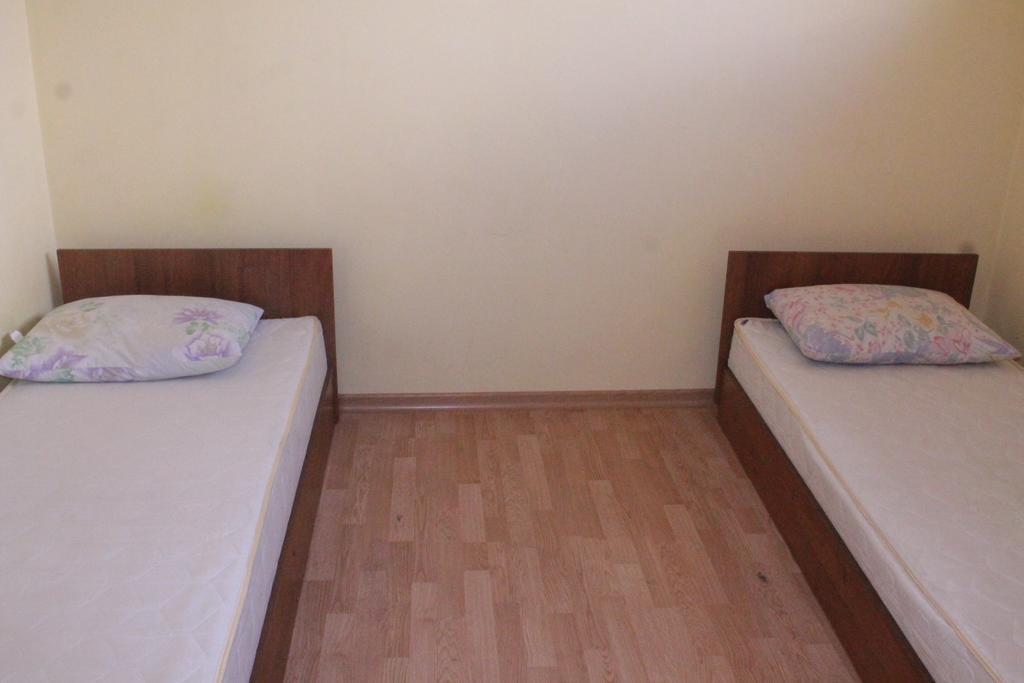 Apartments On Parkaniya 2A Мукачево Экстерьер фото