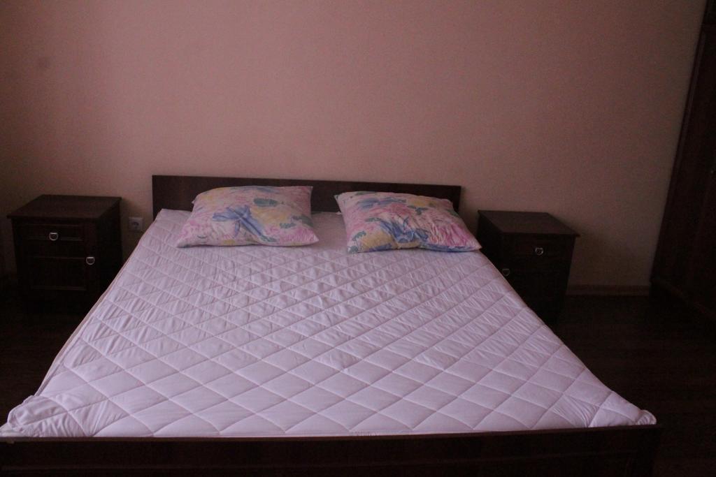 Apartments On Parkaniya 2A Мукачево Экстерьер фото