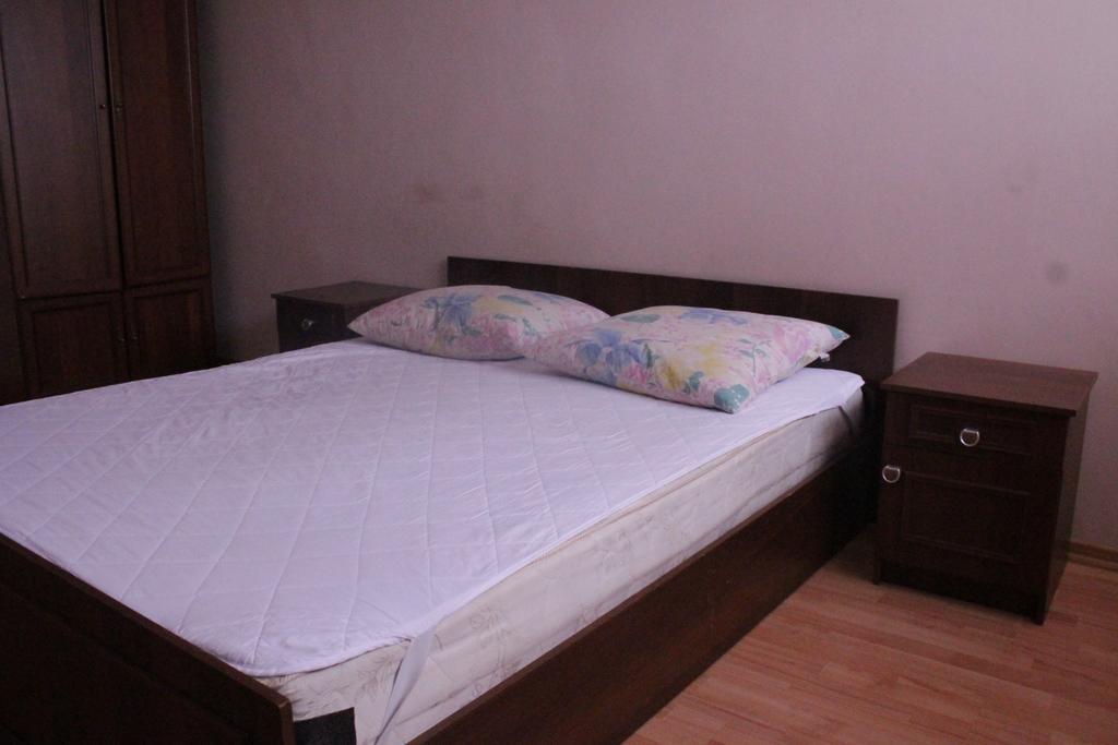 Apartments On Parkaniya 2A Мукачево Экстерьер фото
